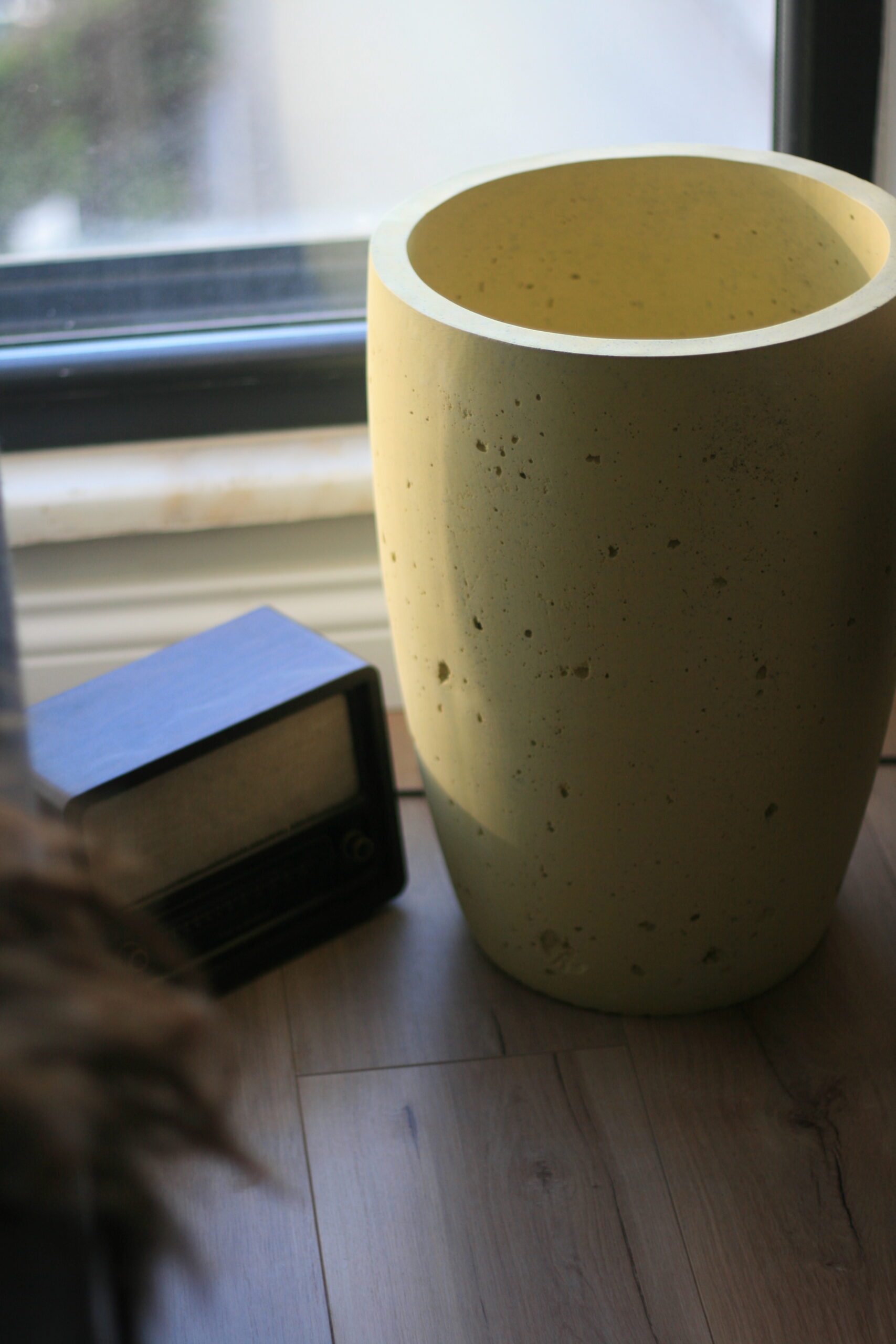 Büyük Boy Hafif Beton Saksı (Pastel Renkler)