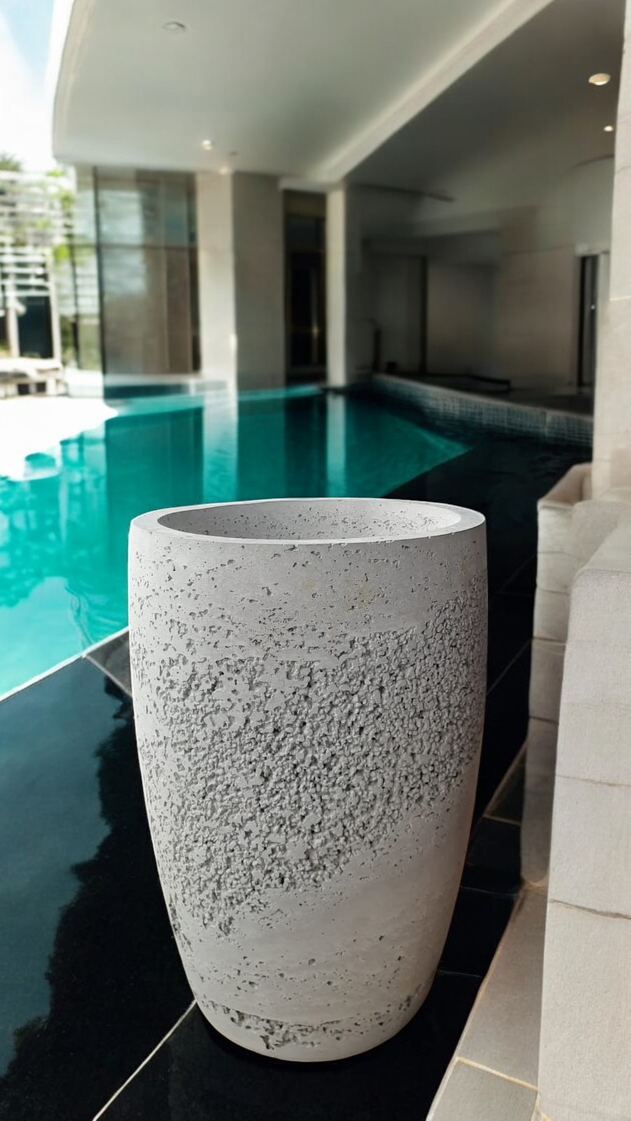 Büyük Boy Hafif Beton Saksı (Çok beton dokulu)